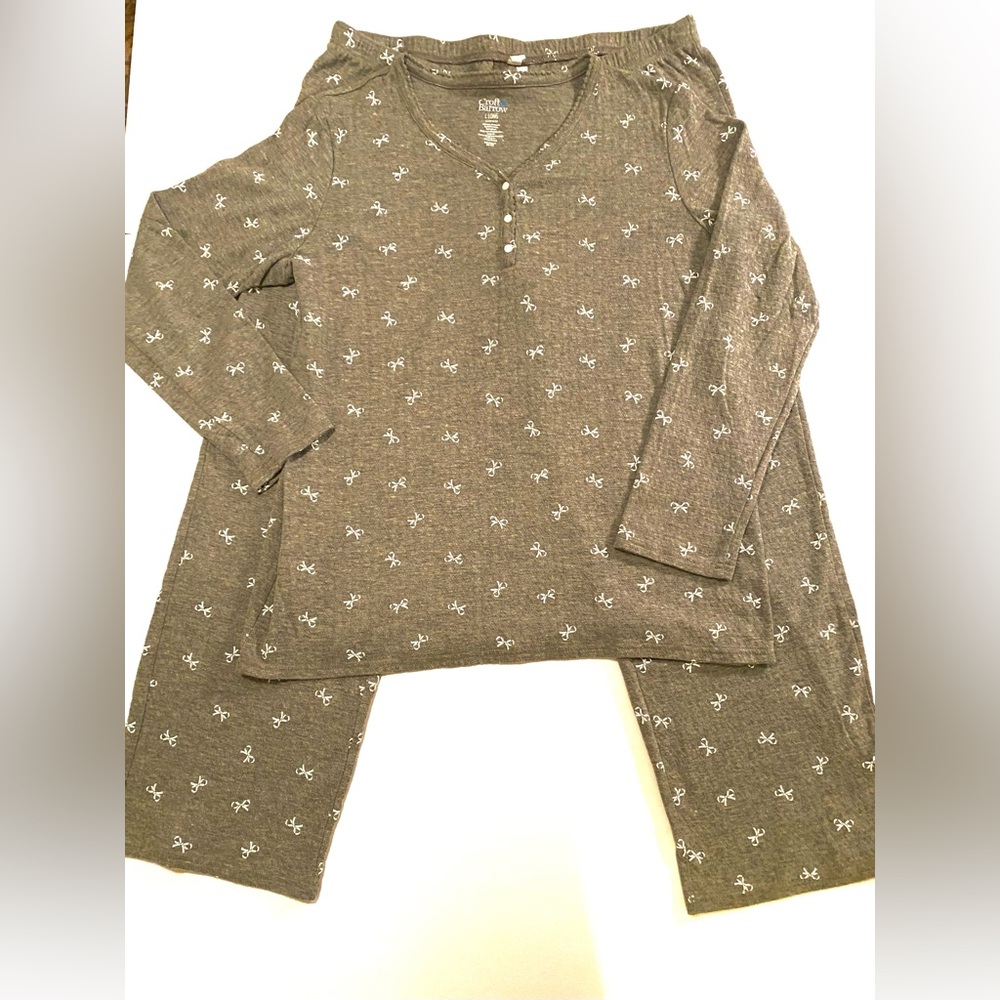 Croft and Borrow Gray and White Bows Long Sleeve/Pant Pajama Set, Sz Large Long